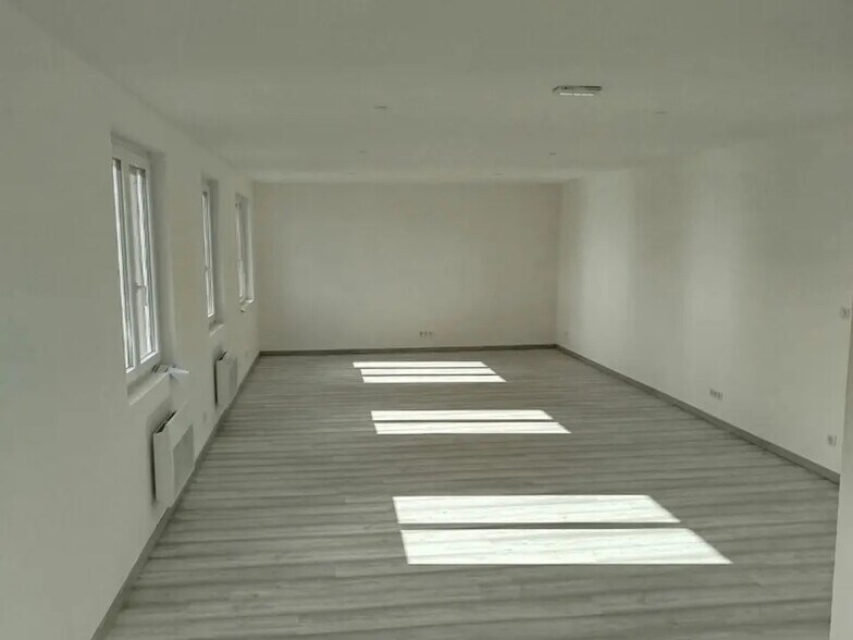 Local d’activités dans Vitry-en-Charollais à louer - Photo intérieure – Image 3 sur 5