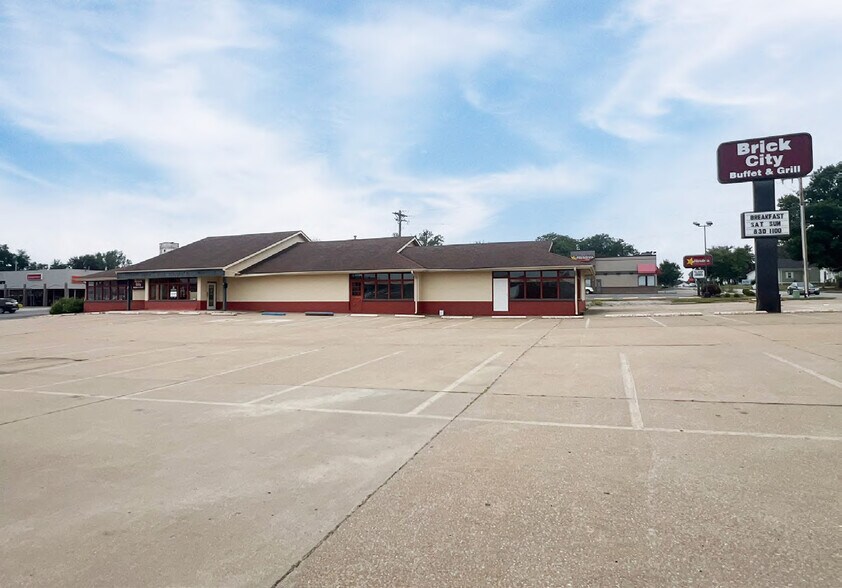 500-700 W Jackson St, Mexico, MO à louer - Photo de l’immeuble – Image 2 sur 9