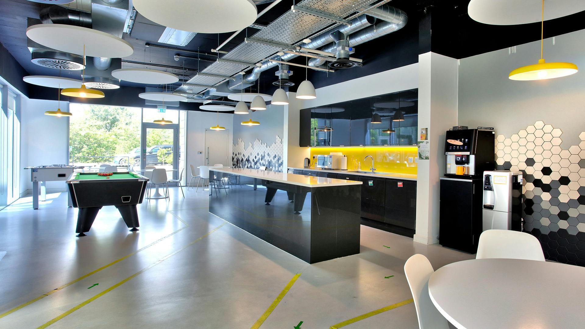 1 Willoughby Rd, Bracknell à louer Photo principale– Image 1 sur 6