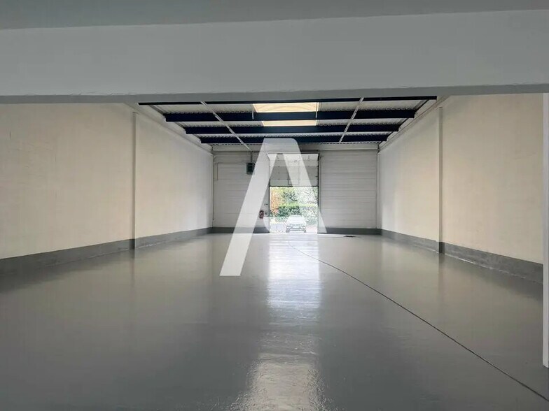 Local d’activités dans Bonneuil-sur-Marne à louer - Photo de l’immeuble – Image 3 sur 8