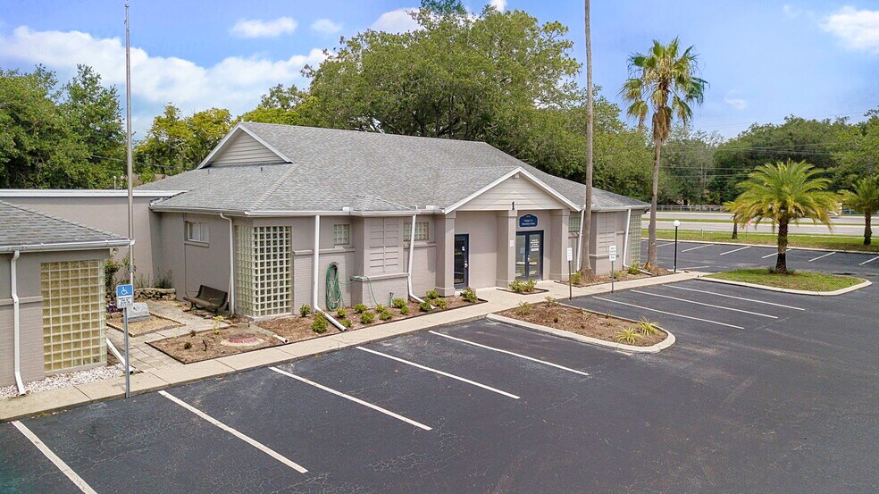 14517 Bruce B Downs Blvd, Tampa, FL à louer - Photo de l’immeuble – Image 3 sur 13