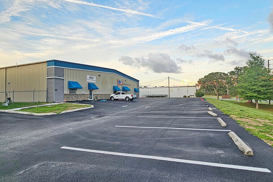 715 S Easy St, Lecanto, FL à louer - Photo de l’immeuble – Image 2 sur 22