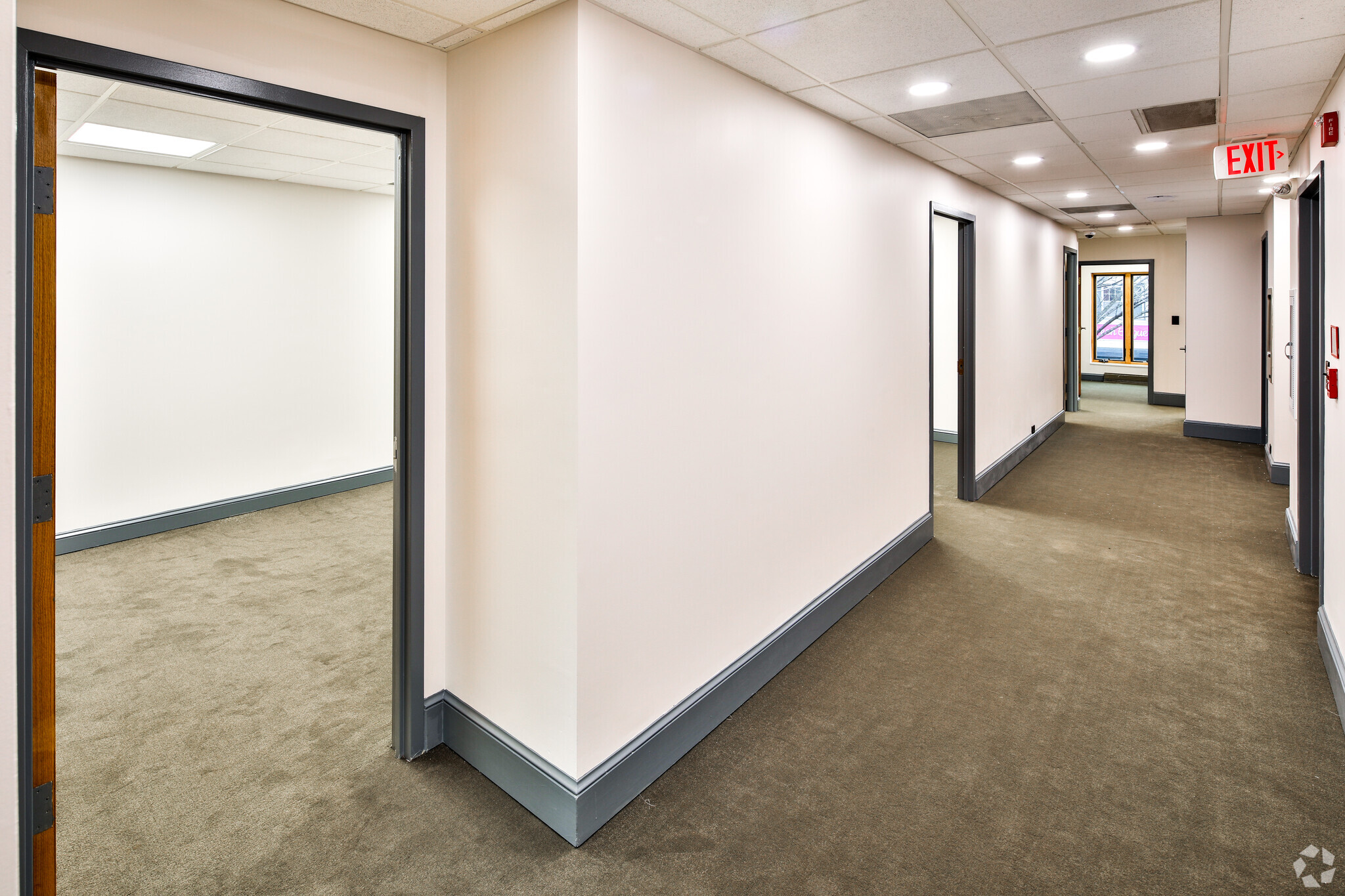1732 Wisconsin Ave NW, Washington, DC à vendre Photo intérieure– Image 1 sur 5