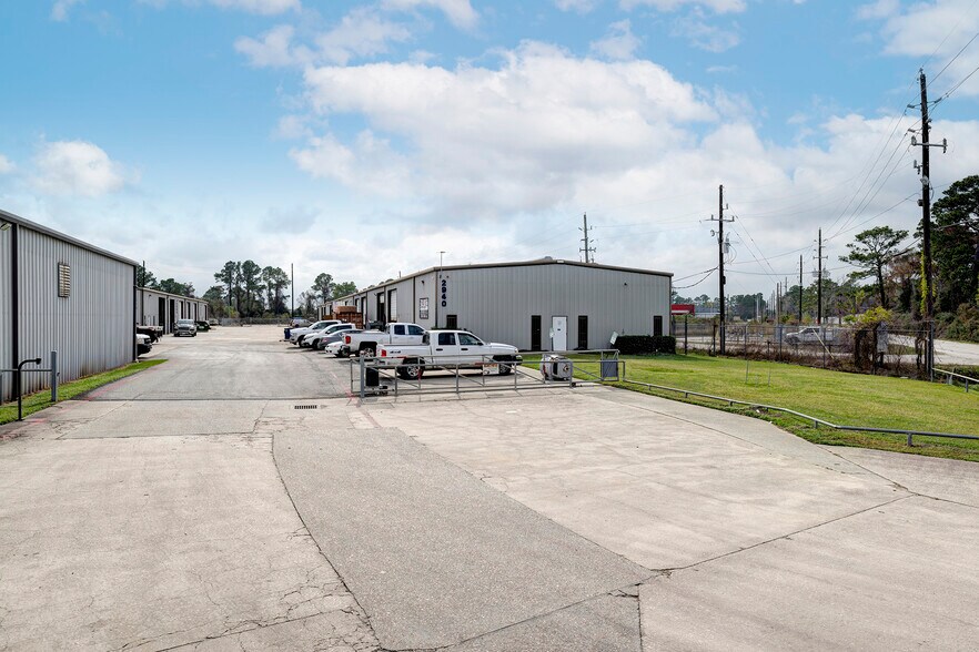 2940-2956 Farrell Rd, Houston, TX à louer - Photo de l’immeuble – Image 3 sur 4