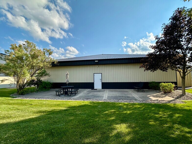 4042 W 82nd Ct, Merrillville, IN à louer - Photo de l’immeuble – Image 3 sur 10