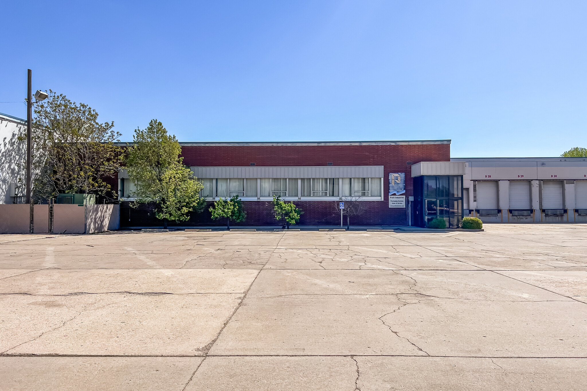 700 E 37th St N, Wichita, KS à louer Photo de l’immeuble– Image 1 sur 9