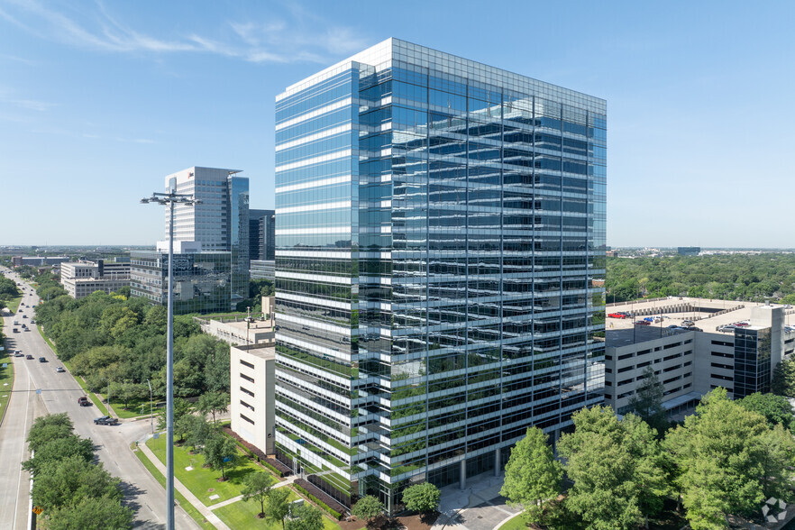 2050 W Sam Houston Pky S, Houston, TX à louer - Photo principale – Image 1 sur 25