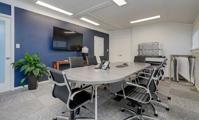 4520 W Saanich Rd, Victoria, BC à vendre - Photo intérieure – Image 3 sur 7