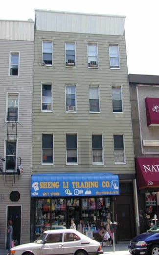 Plus de détails pour 754 Manhattan Ave, Brooklyn, NY - Local commercial à louer
