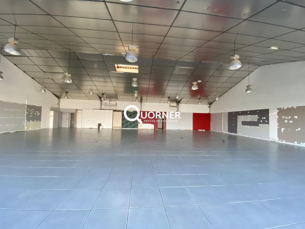 Local commercial dans Puget Sur Argens à louer Photo intérieure– Image 1 sur 2