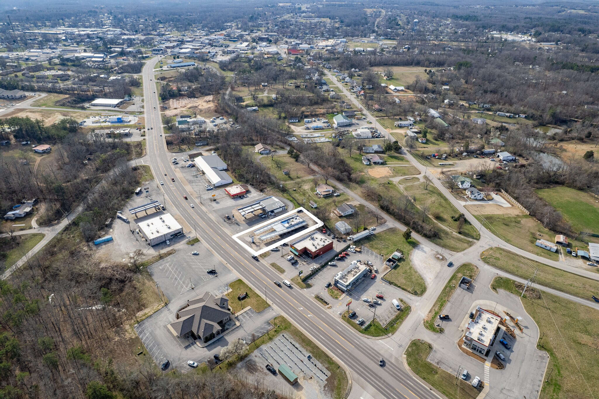 435 E Main St, Hohenwald, TN à vendre Photo principale– Image 1 sur 10