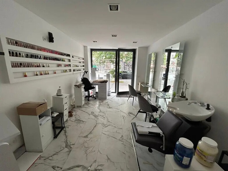 Local commercial dans Paris à louer - Photo de l’immeuble – Image 2 sur 6