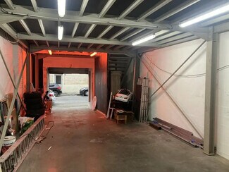 Plus de détails pour Local d'activités à louer