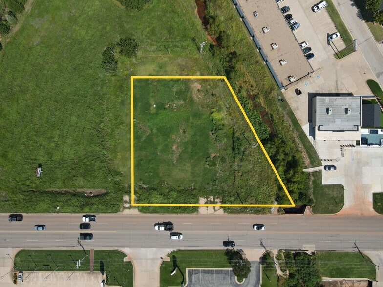815 W Memorial Rd, Oklahoma City, OK à vendre - Photo de l’immeuble – Image 2 sur 3