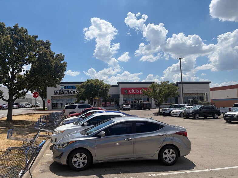 4398 I-30 Hwy, Dallas, TX à louer - Photo de l’immeuble – Image 2 sur 4