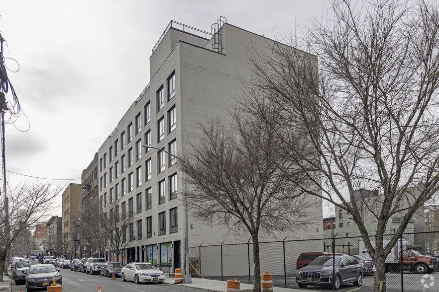 2321 Belmont Ave, Bronx, NY à louer - Photo principale – Image 2 sur 7
