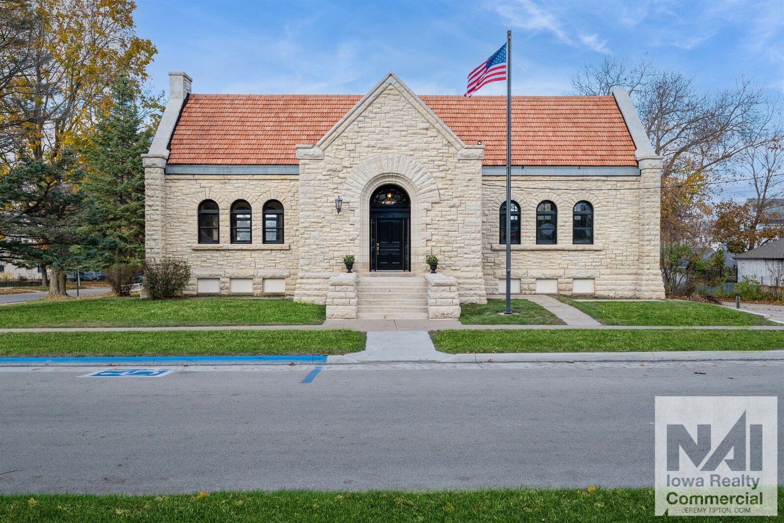 100 E 1st St, Anamosa, IA à vendre Photo principale– Image 1 sur 29