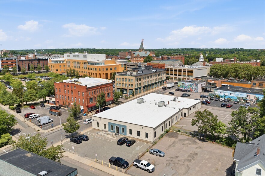 32 Belmont St, Brockton, MA à louer - Photo de l’immeuble – Image 3 sur 28