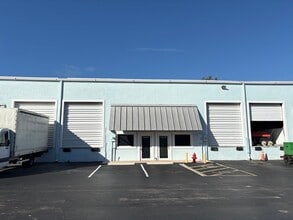 1200-1340 Stirling Rd, Dania Beach, FL à louer Photo de l’immeuble– Image 1 sur 8