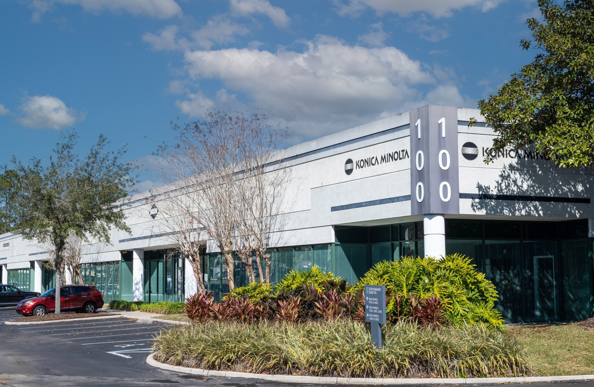 9143 Philips Hwy, Jacksonville, FL à louer Photo de l’immeuble– Image 1 sur 5