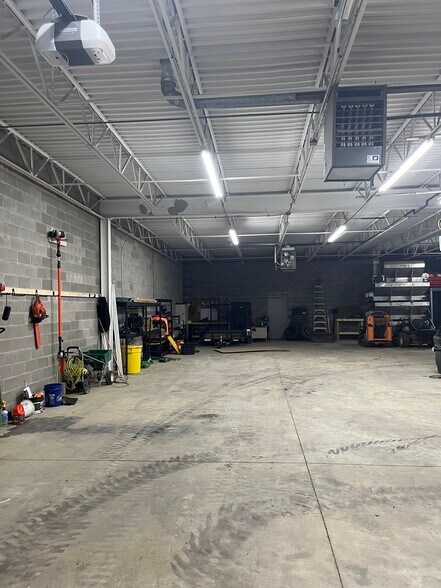 7870 Foundation Dr, Elsmere, KY à louer - Photo de l’immeuble – Image 3 sur 4