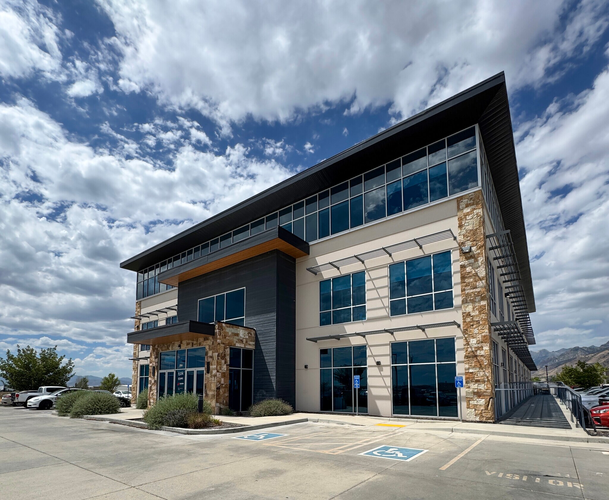 1172 W 700 N, Lindon, UT à louer Photo de l’immeuble– Image 1 sur 2