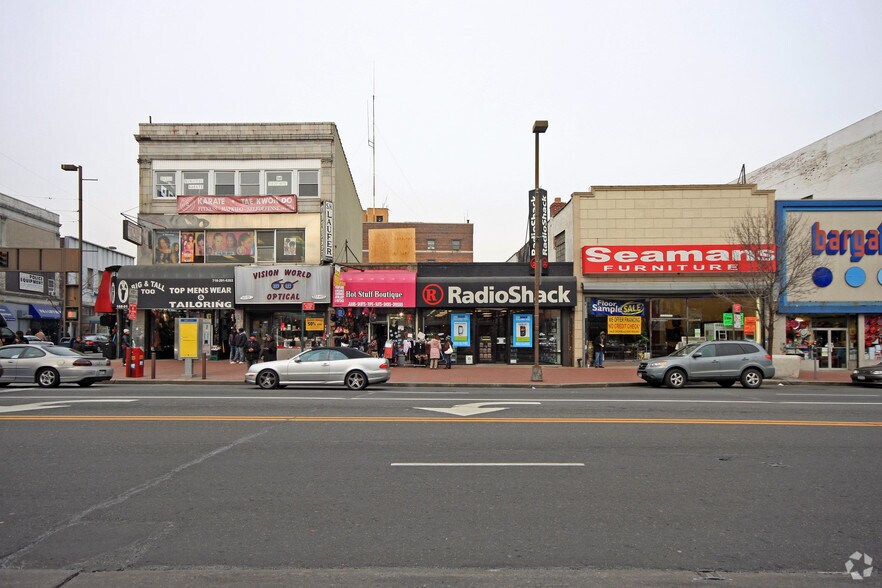 168-05 Jamaica Ave, Jamaica, NY à louer - Photo de l’immeuble – Image 3 sur 3