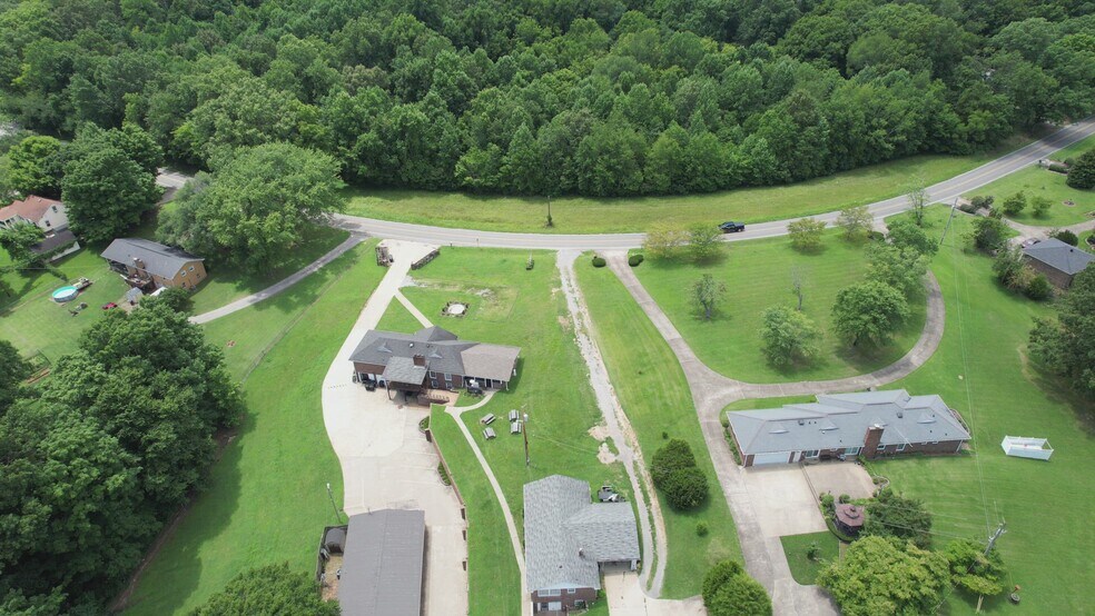 1001 Dotsonville Rd, Clarksville, TN à vendre - Vidéo sur l’annonce professionnelle – Image 2 sur 7