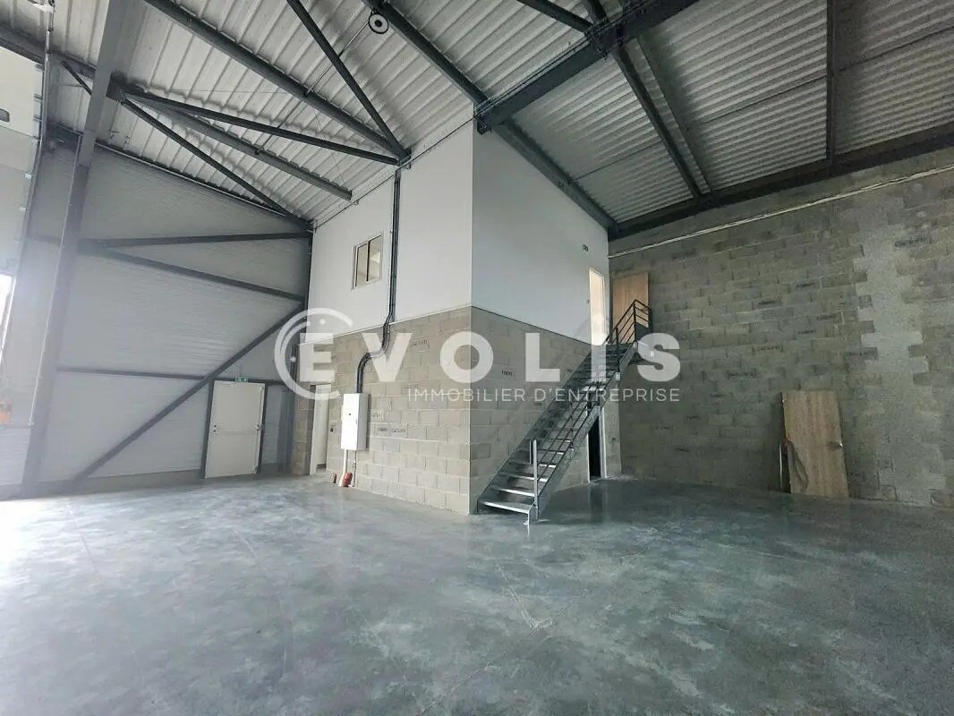 2 Rue Augustin Fresnel, Chassieu à louer Photo de l’immeuble– Image 1 sur 21