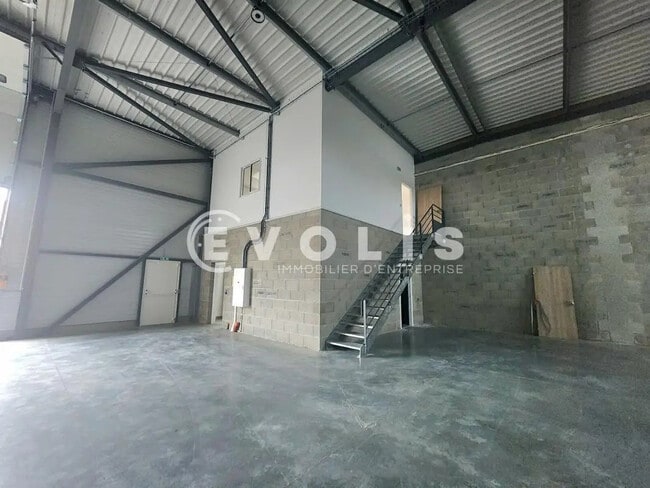 Plus de détails pour 2 Rue Augustin Fresnel, Chassieu - Bureau, Local d'activités à louer