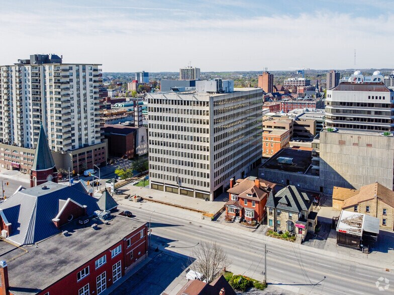 50 Queen St N, Kitchener, ON à louer - Photo de l’immeuble – Image 3 sur 10