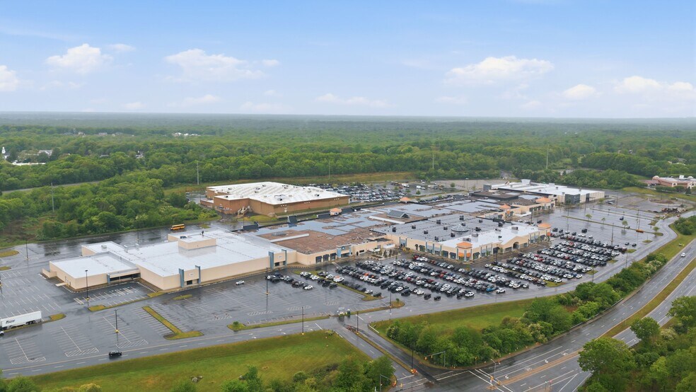 262 Swansea Mall Dr, Swansea, MA à louer - Photo de l’immeuble – Image 2 sur 12