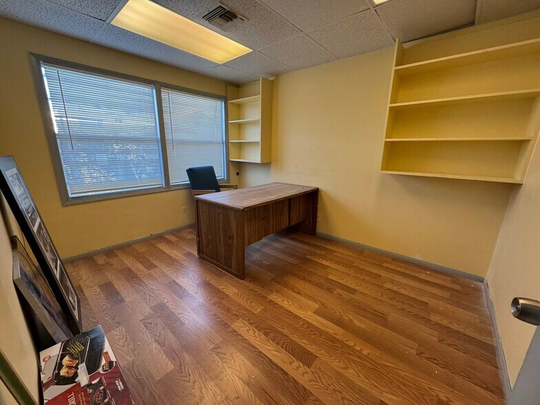 7049 Owensmouth Ave, Canoga Park, CA à vendre - Photo intérieure – Image 3 sur 8