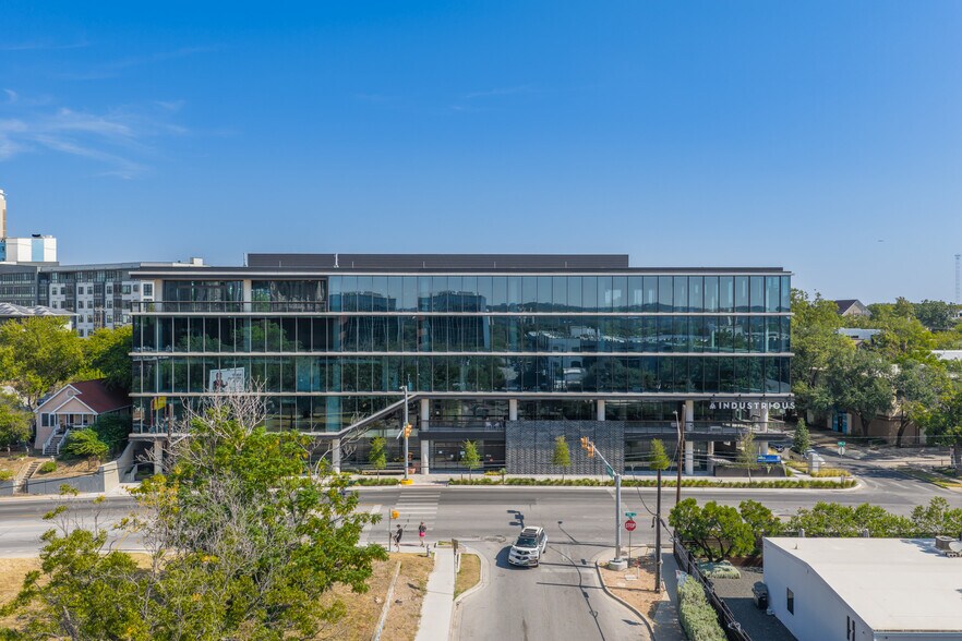 924 E 7th St, Austin, TX à louer - Photo de l’immeuble – Image 2 sur 16