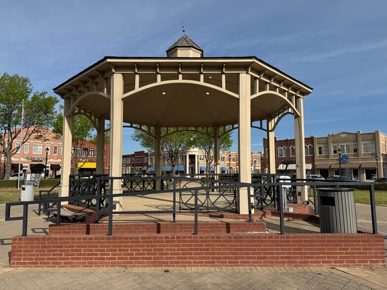 630 Parker Sq, Flower Mound, TX à louer - Photo de l’immeuble – Image 3 sur 5