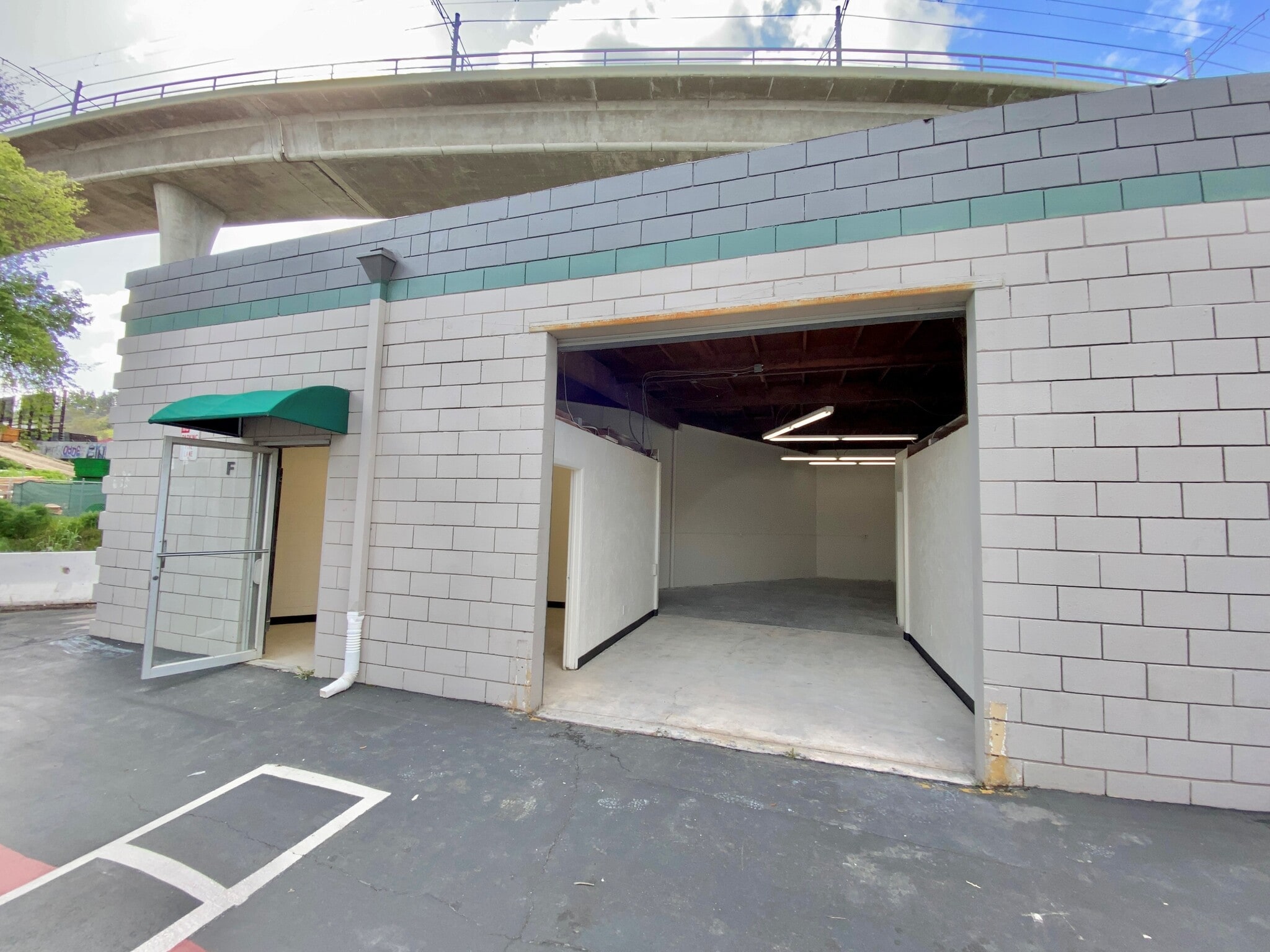 5835-5841 Mission Gorge Rd, San Diego, CA à louer Photo intérieure– Image 1 sur 10