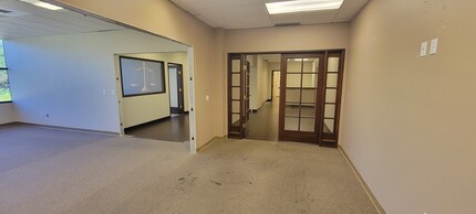 299 W Foothill Blvd, Upland, CA à louer Photo intérieure– Image 2 sur 5