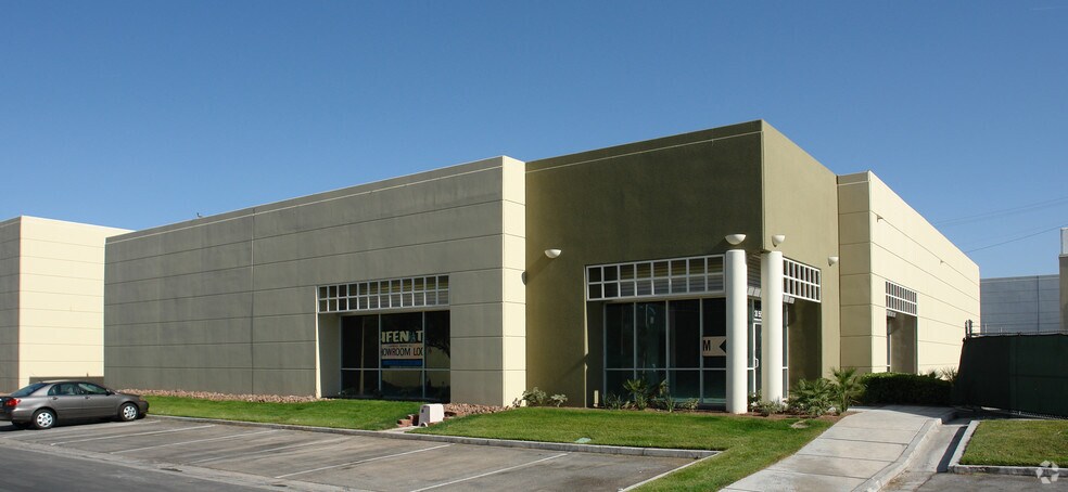 3055 Palms Center Dr, Las Vegas, NV à louer - Photo de l’immeuble – Image 2 sur 10