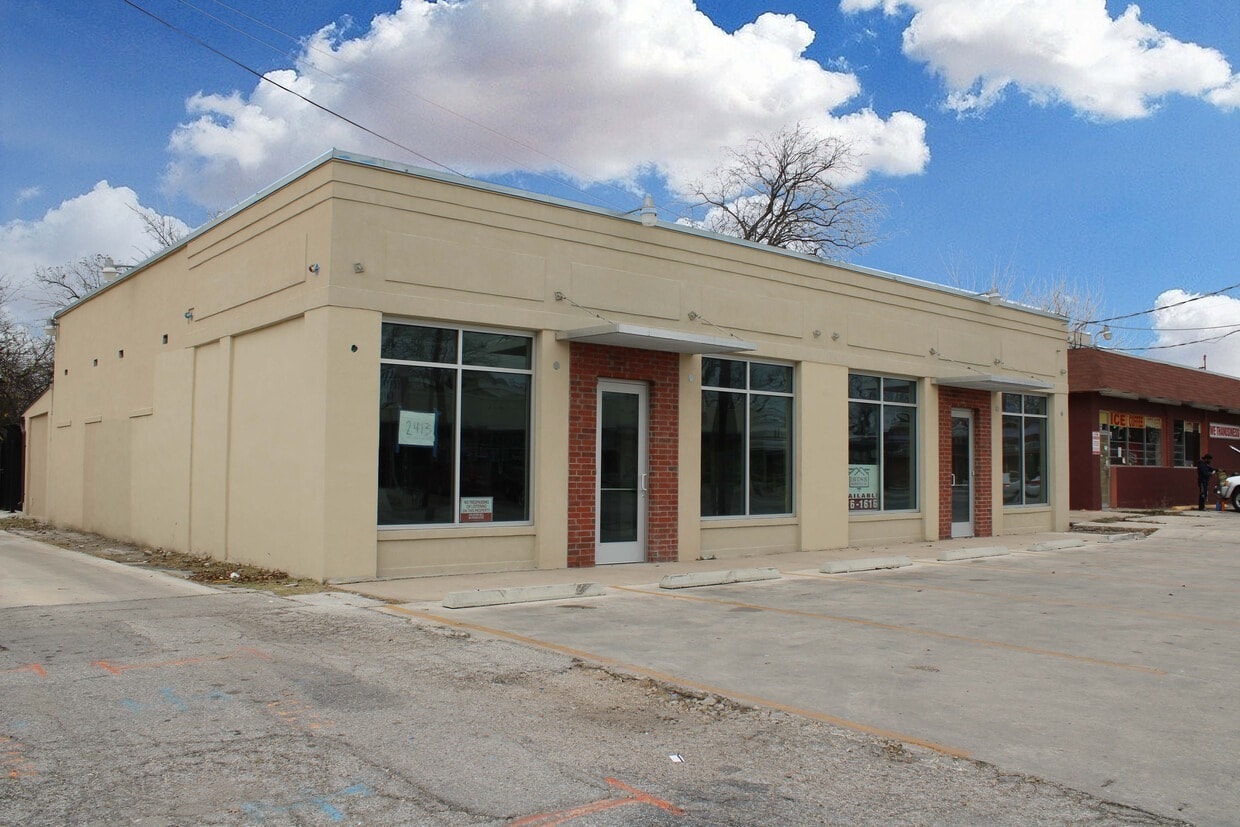 2413 N Zarzamora St, San Antonio, TX à louer Photo de l’immeuble– Image 1 sur 14