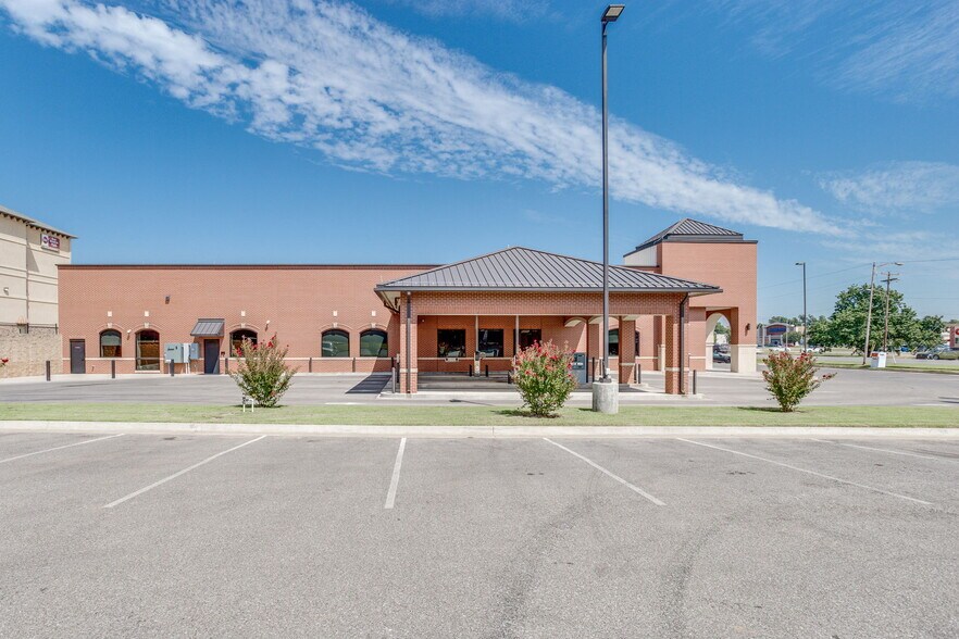 316 N Main St, Stillwater, OK à louer - Photo de l’immeuble – Image 2 sur 11