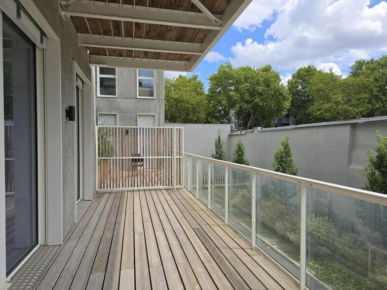 Bureau dans Villeurbanne à louer - Photo de l’immeuble – Image 3 sur 9