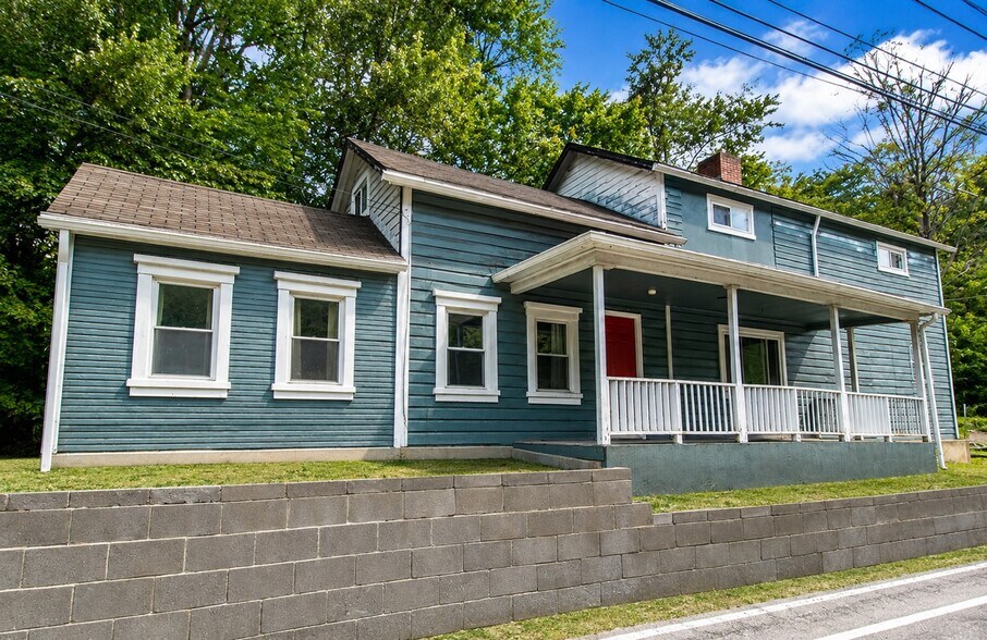2600 New England Rd, West Mifflin, PA à vendre - Photo principale – Image 1 sur 1