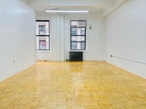 252 W 38th St, New York, NY à louer Photo intérieure– Image 1 sur 5