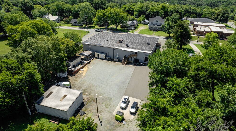 410 E Main St, Haw River, NC à louer - Photo de l’immeuble – Image 3 sur 33