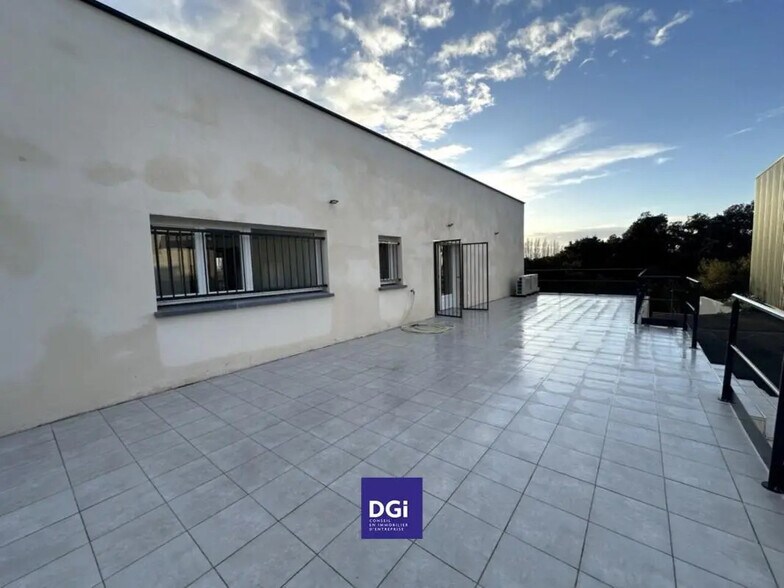 Bureau dans Générac à louer - Photo de l’immeuble – Image 3 sur 7