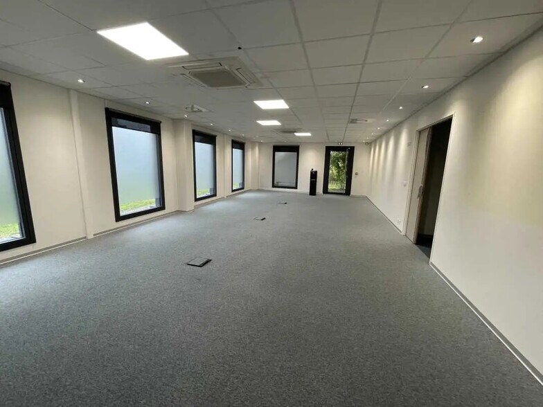 Bureau dans Lacroix-Saint-Ouen à louer - Photo intérieure – Image 3 sur 7