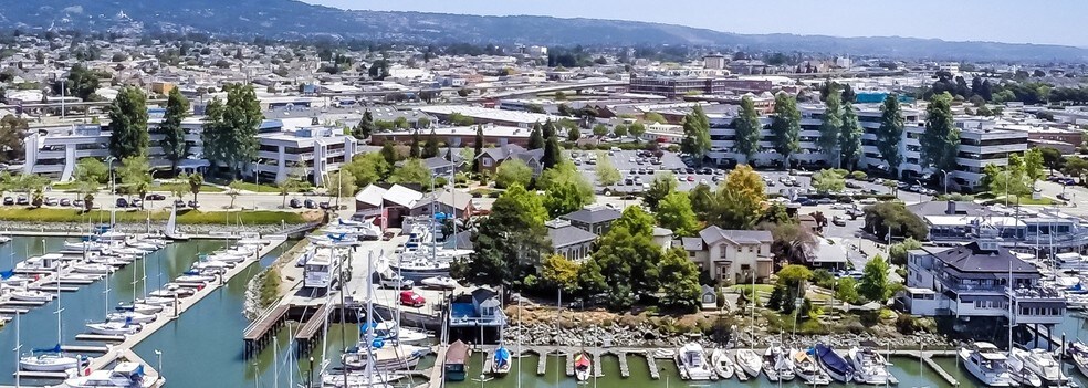 1900 Embarcadero, Oakland, CA à louer - Photo de l’immeuble – Image 2 sur 9