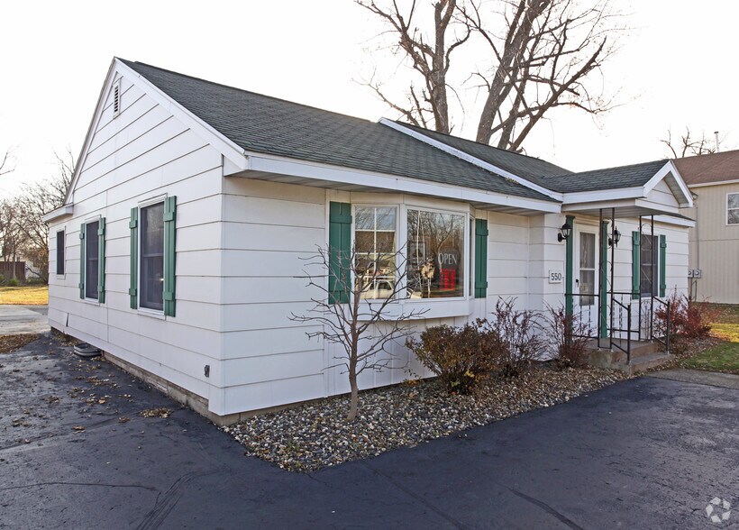 550 S Knowles Ave, New Richmond, WI à louer - Photo de l’immeuble – Image 3 sur 4
