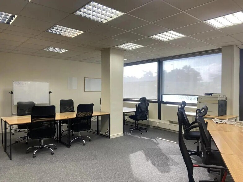 Bureau dans Saint-Cloud à vendre - Photo intérieure – Image 1 sur 5