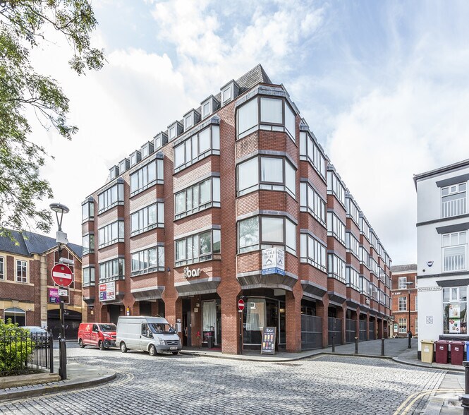 Nelson Sq, Bolton à louer - Photo principale – Image 1 sur 5